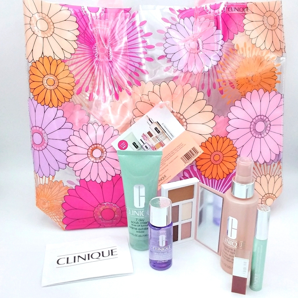 Clinique Beauty in Bloom Summer Essentials Bag Set